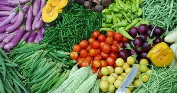 青島這些飯店的食品有農(nóng)藥殘留，還有礦泉水不合格……你還敢再買嗎？