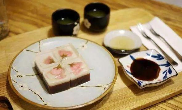 是什么讓3平米小店年賺2300萬(wàn)，單價(jià)不便宜顧客卻趨之若鶩？