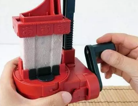 單憑一個“硬”字，每年大約售出 2.5 億根，成為日本國民冷飲