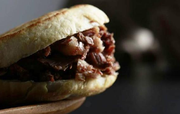 第一次創(chuàng)業(yè)失敗后，他3年磨一劍，讓驢肉火燒今年大火！