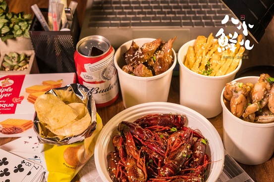 做爆款芥末龍蝦、在KTV開店中店，「八小鮮兒」認(rèn)為熱辣熟食還有更多玩法