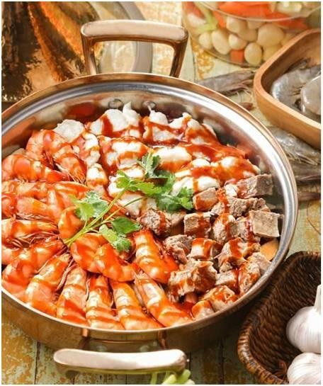 靠一道燜菜5年開店600家，一年營收20億，這家店有什么不外傳的秘訣？