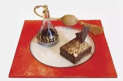 美國紐約曼哈頓出現(xiàn)最貴甜品，真心吃不起！|餐飲界