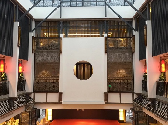 老凱俚新作聚龍?zhí)萌怙炿u開業(yè)，首度試水餐飲+零售模式