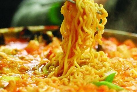 泡面三年少賣80億包，康師傅用什么打退外賣的進攻？