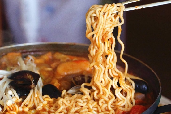 外賣難以撼動方便面市場？康師傅們的優(yōu)勢在哪里？