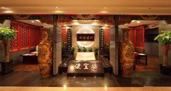 同樣都是做鴨，成名600年的烤鴨鼻祖，竟這樣被全聚德?lián)屃孙L(fēng)頭？