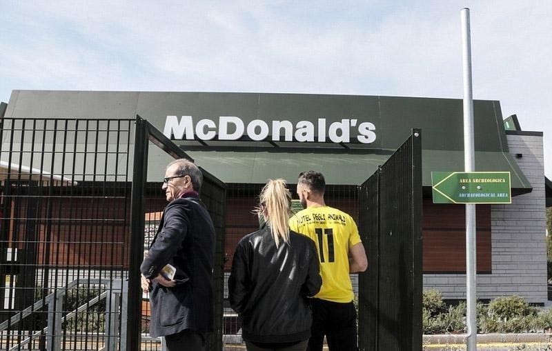 麥當勞餐廳開在遺址上，和骨骸一起吃飯后背冷颼颼！