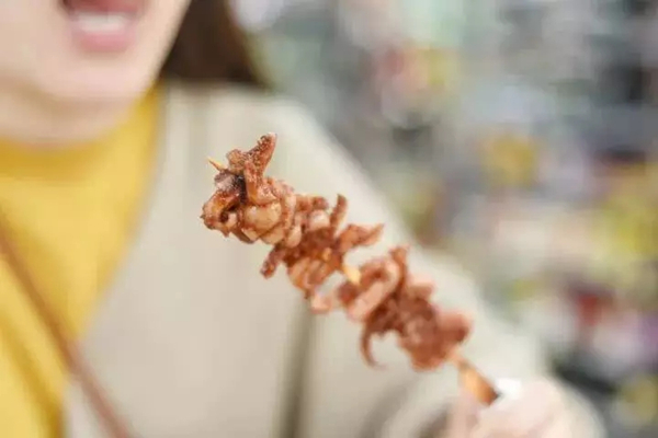 餐飲業(yè)的“老干媽”：17年不融資不加盟不打廣告，500多家店全直營！|餐飲界