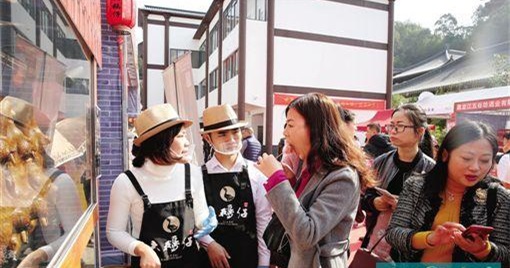 10萬市民熱捧潮汕菜，廚師斬鵝肉斬到手軟