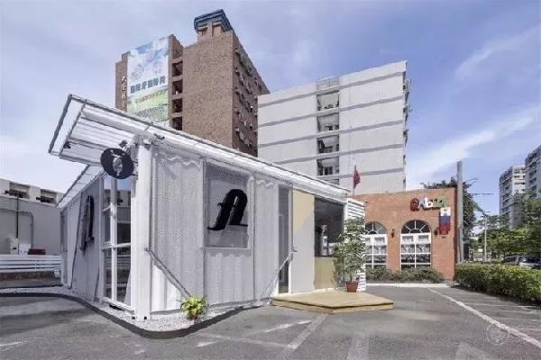 這些集裝箱咖啡廳的設(shè)計，主要還是看氣質(zhì)！