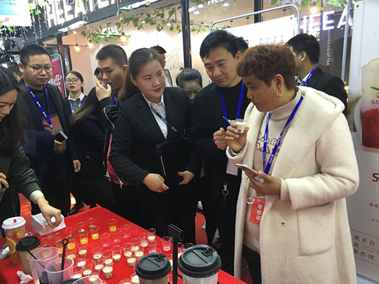 “阿倫”驚現(xiàn)烏龍煎發(fā)布會(huì)，現(xiàn)場被擠爆了