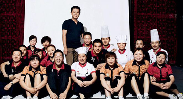 204家門(mén)店的海底撈：花繁錦簇的背后暗藏著危機(jī)|餐飲界