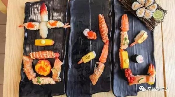 辭掉500強IT工作、開了20家壽司店，靠火炙壽司火了8年？！