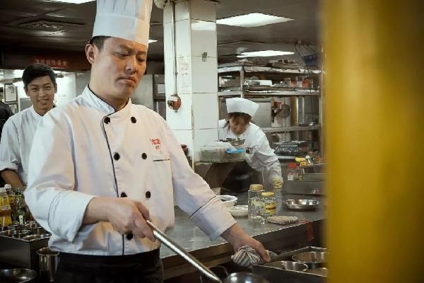 這道甜絲絲的冷盤里，藏著一百年前四馬路上的傳奇