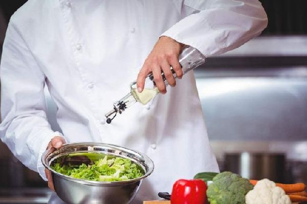 未來餐飲行業(yè)，廚師的出路在哪里？