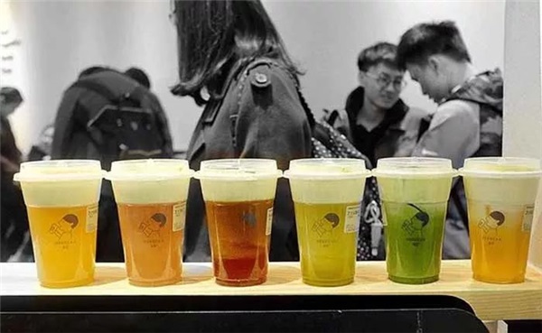 進(jìn)商場(chǎng)、做營(yíng)銷、拉投資......“喜茶們”真的很忙！