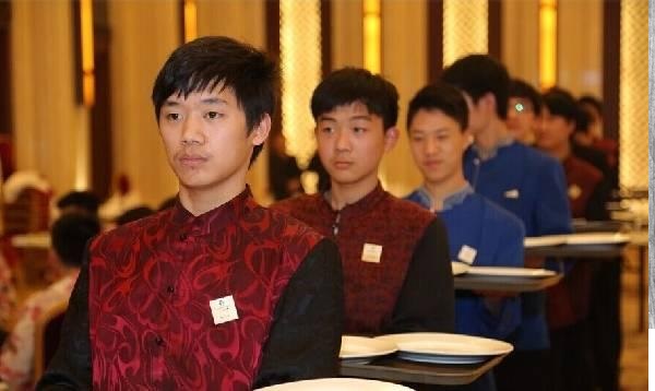 餐飲店長的苦惱：對(duì)員工太嚴(yán)留不住人，太松又管不好，怎么辦？