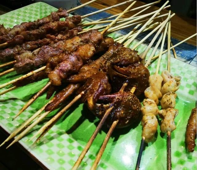 排隊20年，一個賣烤串的“小臟攤”，曾拒絕千萬投資