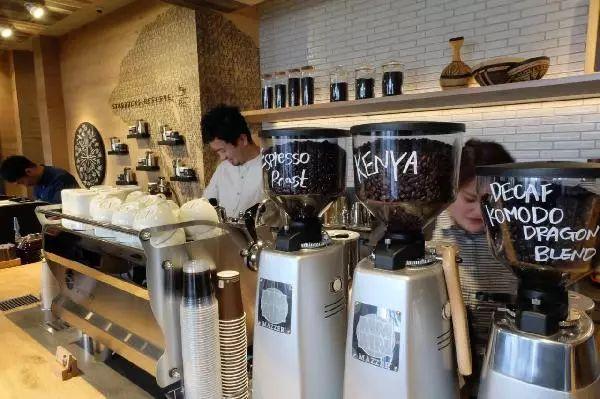 被詛咒的社區(qū)咖啡？顯然星巴克不這么認為