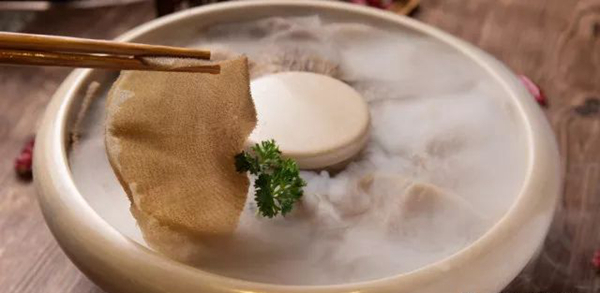 火鍋競爭慘烈：重慶2萬家，一天吃一家，65年才吃完！