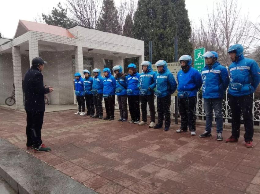 西貝、木屋燒烤們：班前會(huì)時(shí)，我們該和員工聊什么？