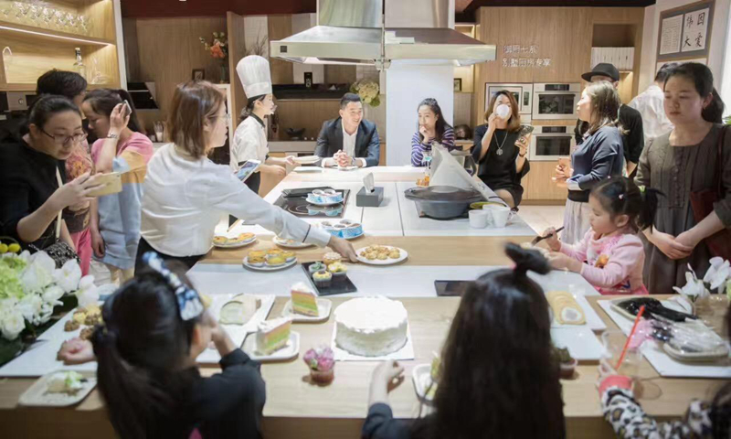 流量和即時配送之于共享廚房，是修路還是在路上舍命狂奔？