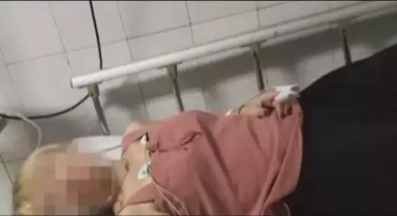 餐廳服務(wù)員誤把“環(huán)保油”當(dāng)茶水，顧客食用后病危|餐飲界