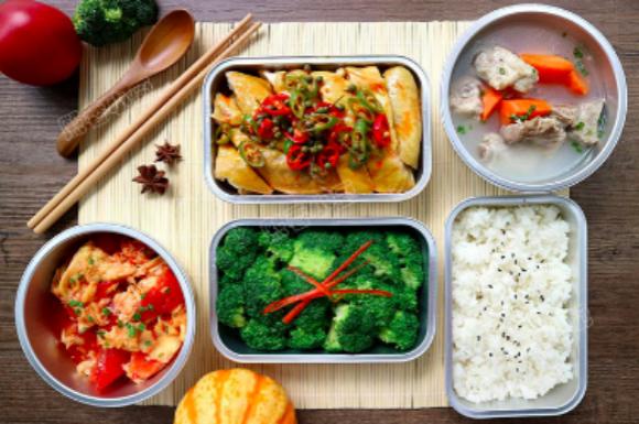 在愈發(fā)激烈的外賣大戰(zhàn)里，連鎖餐廳都出了什么招？|餐飲界