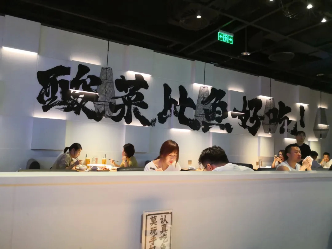 優(yōu)秀品牌都是一名好“演員”，它們都擅長(zhǎng)“立人設(shè)”｜餐見(jiàn)|餐飲界