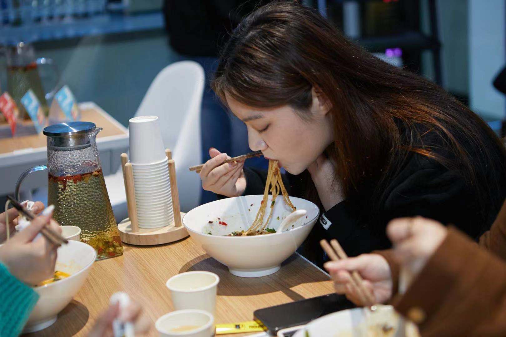 創(chuàng)新“智能面館”新賽道 ，數(shù)字化賦能掘金千億級(jí)面類市場(chǎng)|餐飲界