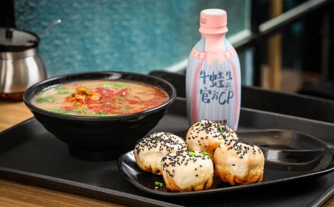 餐飲大事件246期 |海底撈上半年?duì)I收200.94億、星巴克中國(guó)首席執(zhí)行官將換人、“2022黑珍珠餐廳指南” 名單公|餐飲界