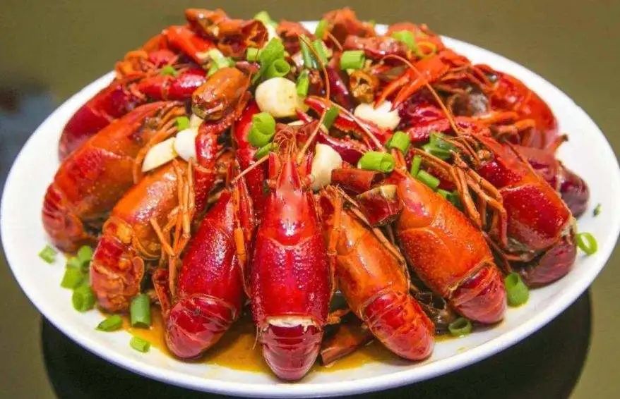 夜宵之王“小龍蝦”正陷冰火兩重天，如何破局？| 觀察