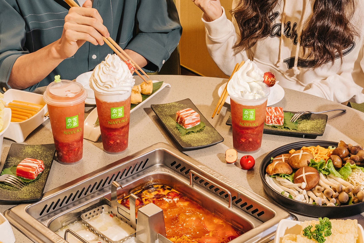 強強聯(lián)手！奈雪的茶攜手海底撈，刷新“餐+飲”新玩法