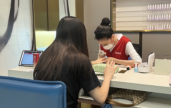 新品+“星”播，海底撈「新」意不停收獲增長好生意|餐飲界