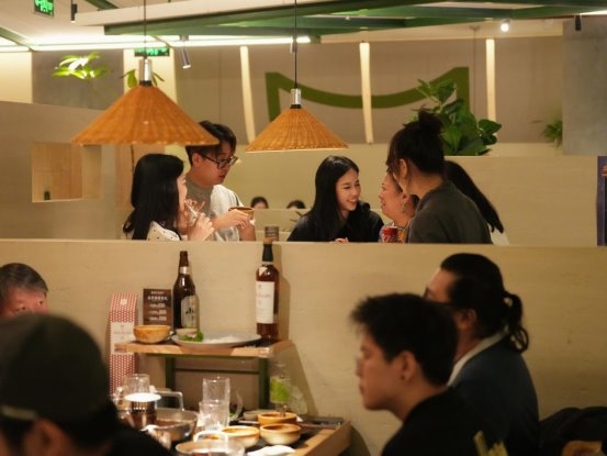 孟慧圓深夜打卡！單日狂賣6萬、翻臺5輪，沸點計劃憑啥火出圈？|餐飲界